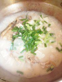 美味的鱼头豆腐汤