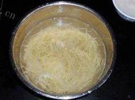 自己做的土豆丝煎饼卷做法图解4)