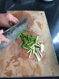 家常菜烧鲫鱼做法图解8)