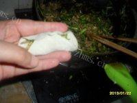 诱人的韭菜鸡蛋水饺做法图解9)