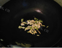 香喷喷的香菇糯米饭做法图解4)