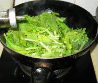 家常菜雪菜炒肉丝做法图解9)