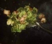 美味的香草西兰花爆烧肉做法图解2)