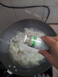 简易的冬瓜瘦肉汤做法图解7)