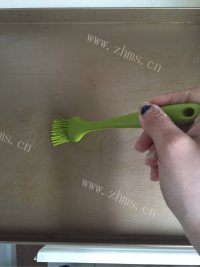 美味的鸡肉杏鲍菇披萨做法图解4)