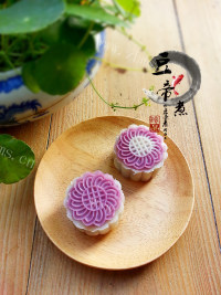香甜的紫薯冰皮月饼做法图解17)