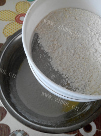 美味的奶油奶酪杯子蛋糕做法图解6)