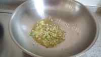 色香味浓的肉末酸豆角粉条做法图解2)