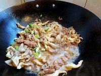 好吃不腻的鲜蘑肉片做法图解8)