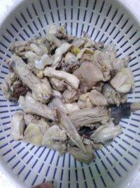 「首发」玉兰片焖鸡做法图解6)