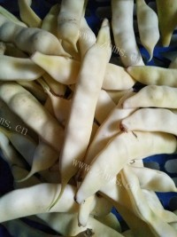 家常肉皮炖豆角做法图解2)