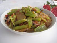家常菜芹菜炒土豆片