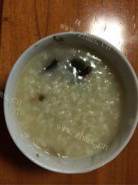美味早餐皮蛋粥