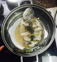 香气浓郁的清蒸鲈鱼做法图解5)