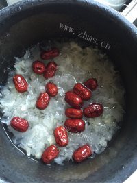 香飘十里的银耳红枣汤做法图解3)