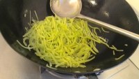 香飘十里的清炒莴笋做法图解8)