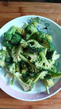 家常菜西兰花炒肉丝做法图解2)