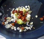 可口的干煸菜花做法图解1)