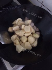 味道不错的土豆烧肉做法图解3)