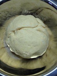 美味的韭菜肉包做法图解2)