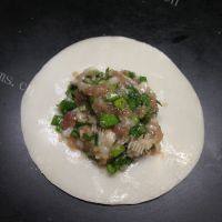 自制猪肉韭菜水饺做法图解12)