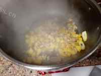 好吃的肉丁炒豌豆做法图解4)
