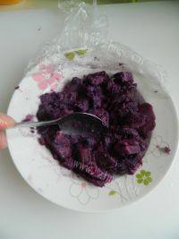 美味的紫薯发糕做法图解5)
