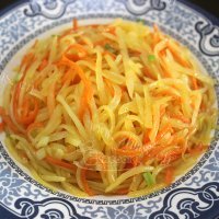家常菜胡萝卜炒土豆丝