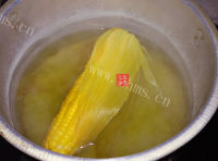 美味的松仁玉米做法图解1)