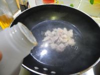 美味十足的藕丁烧鸡软骨做法图解1)
