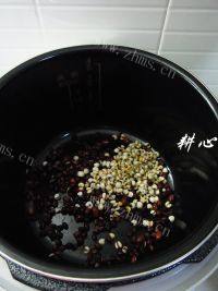 美味的薏米红豆浆做法图解2)