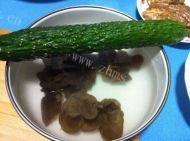 家常菜凉拌木耳黄瓜做法图解1)