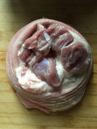 美味的红烧猪肘做法图解1)