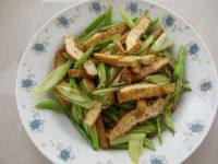 齿颊留香的芹菜炒豆干