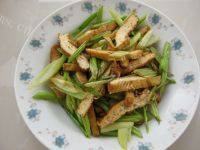 齿颊留香的芹菜炒豆干