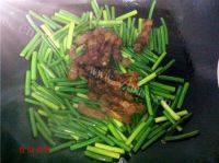 家常菜蒜薹炒腊肉做法图解7)