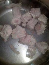 口感好的莲藕排骨汤做法图解3)