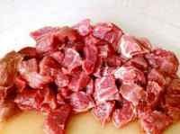 牛肉炖土豆做法图解2)