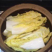 喷香的鲜虾粉丝煲做法图解4)