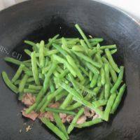 家常菜四季豆炒肉片做法图解9)