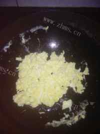 美味芹菜鸡蛋包子做法图解4)