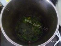 诱人的菠菜蛋饼做法图解5)