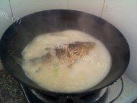 味道不错的鲫鱼豆腐汤做法图解7)