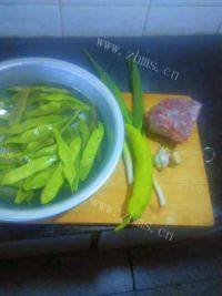 肉丝炒豆角丝做法图解1)