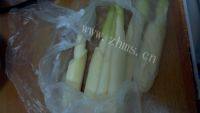 家常菜清炒茭白做法图解1)