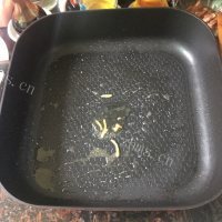 营养鸡丝炒三椒做法图解8)
