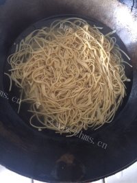 家常菜凉拌干豆腐丝做法图解1)