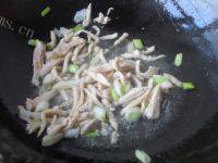 韭菜苔炒鸡丝做法图解6)