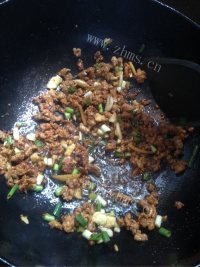 家常菜红烧肉末茄子做法图解8)