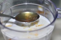 自制芒果酸奶奶昔做法图解5)